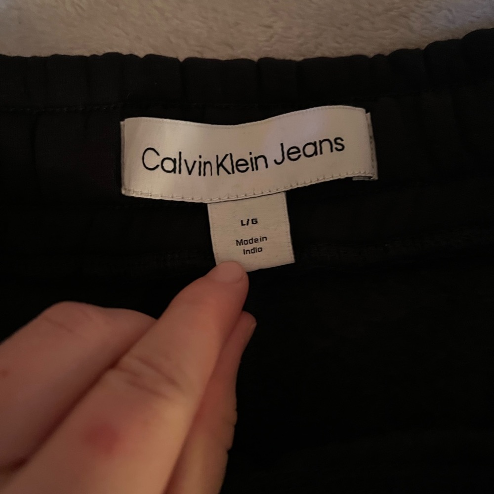 Calvin Klein - Picture 3 of 7